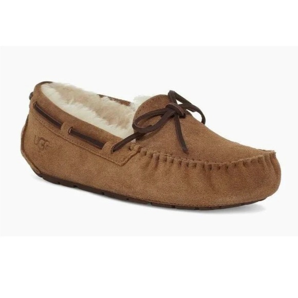 UGG Shoes - Women’s Ugg Dakota Slip-on Moccasin Shoes Size 6